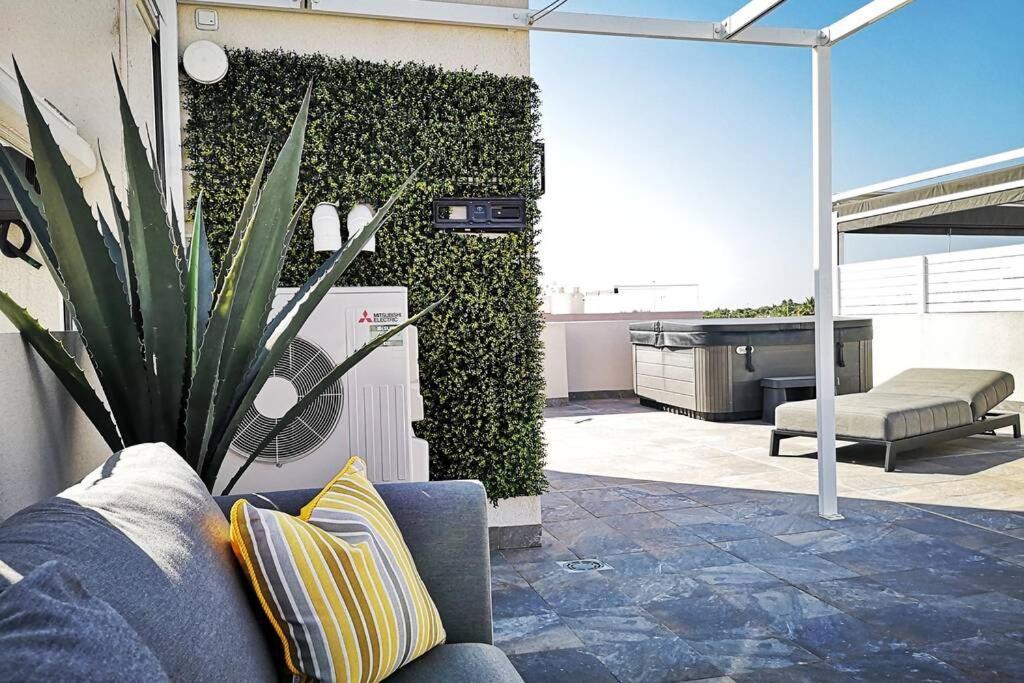 Black Sun. Modern Penthouse In Torrevieja Exterior photo
